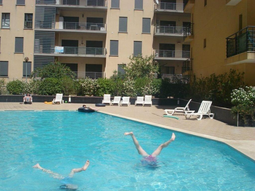 Luxury Two Br Pool View Beach Side Apartment At Algarve'S Longest Beach Armação de Pêra Exteriör bild